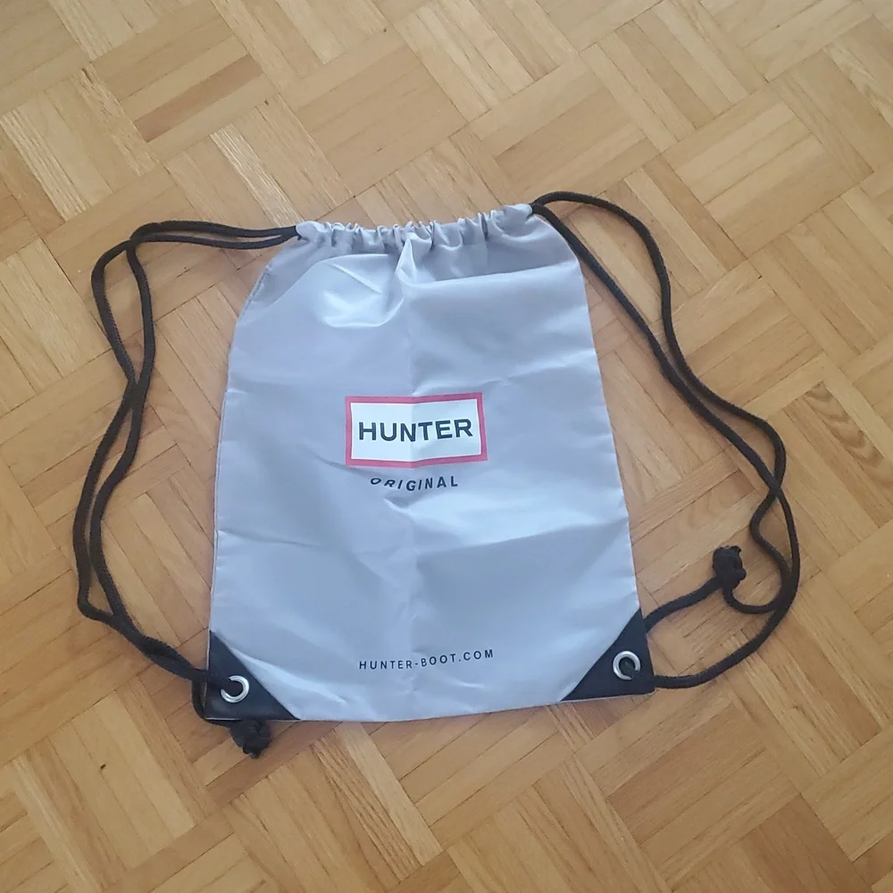 Hunter Original Silver Drawstring Backpack Bag - Picture 4 of 5